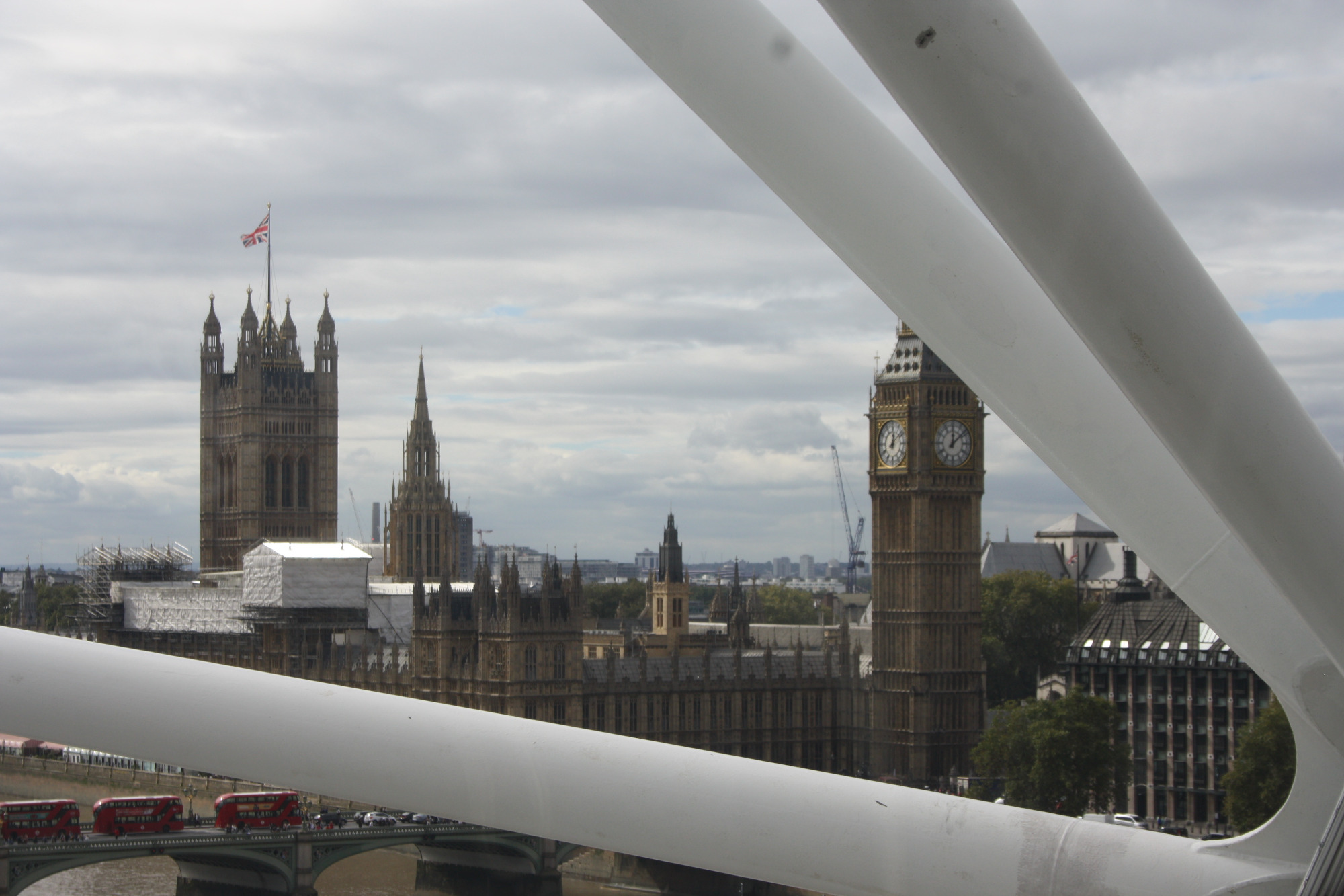 from_london_eye_to_the_houses_of_parliament.jpg